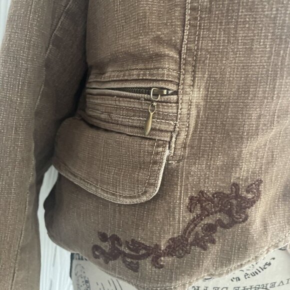 FDJ French Dressing Brown Embroidered Denim Look Short 2-button Blazer (TT) - Picture 5 of 13